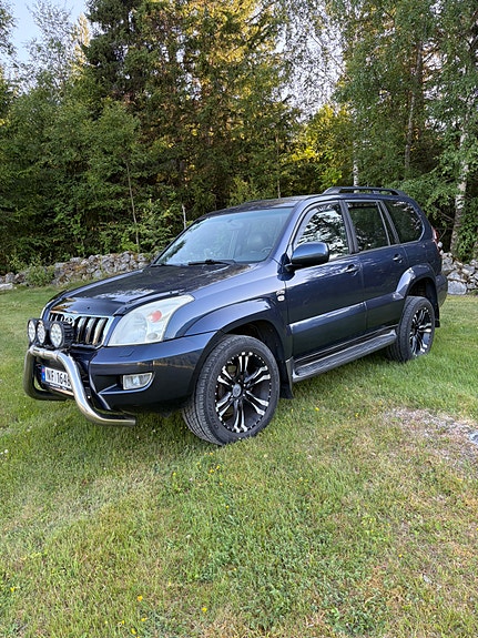 Toyota Land Cruiser 2 of 5