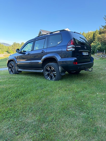 Toyota Land Cruiser 3 of 5