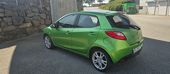 Mazda 2 4 of 5
