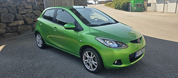 Mazda 2 3 of 5