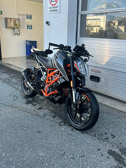 KTM 125 Duke 3 of 11
