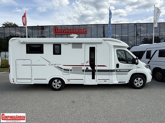 Adria Coral Supreme 690 SC– Queen bed, Alde og sykkelstativ 3 of 5