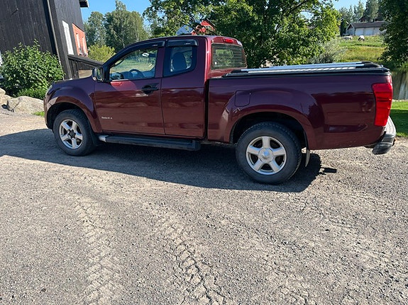 Isuzu D-max 2 of 5