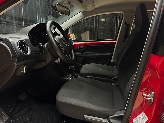 Volkswagen UP! 8 of 24