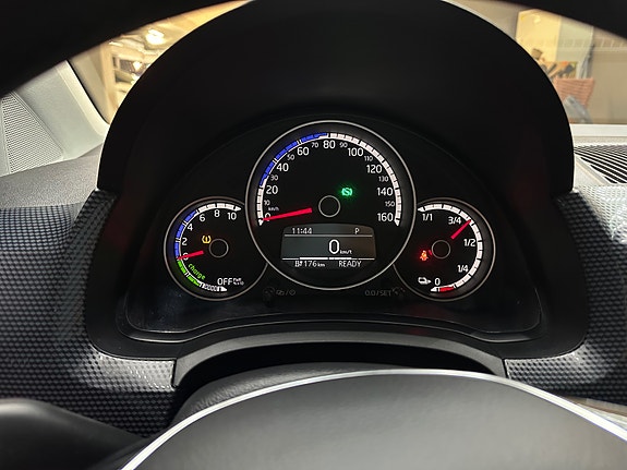 Volkswagen UP! 18 of 24