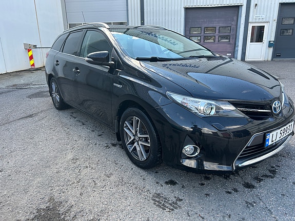 Toyota Auris 6 of 17