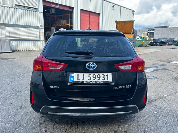 Toyota Auris 2 of 17
