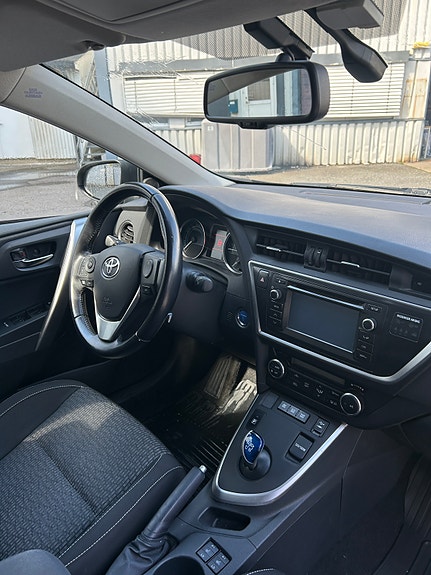 Toyota Auris 9 of 17