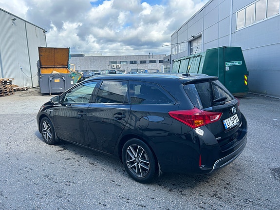 Toyota Auris 3 of 17