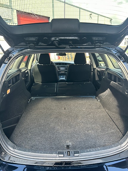 Toyota Auris 12 of 17
