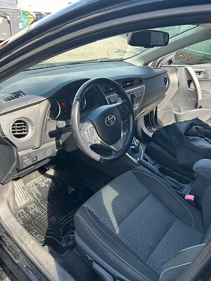 Toyota Auris 13 of 17