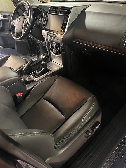 Toyota Land Cruiser 16 of 25