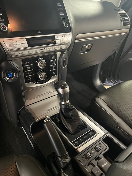 Toyota Land Cruiser 18 of 25