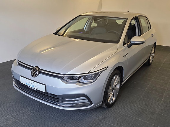 Volkswagen Golf VIII 3 of 5