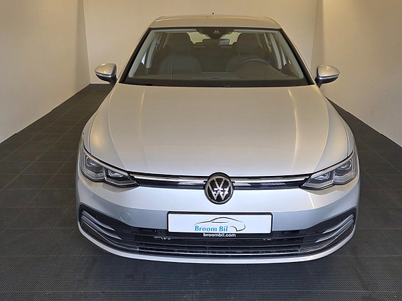 Volkswagen Golf VIII 2 of 5