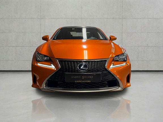 Lexus RC300h 2 of 5