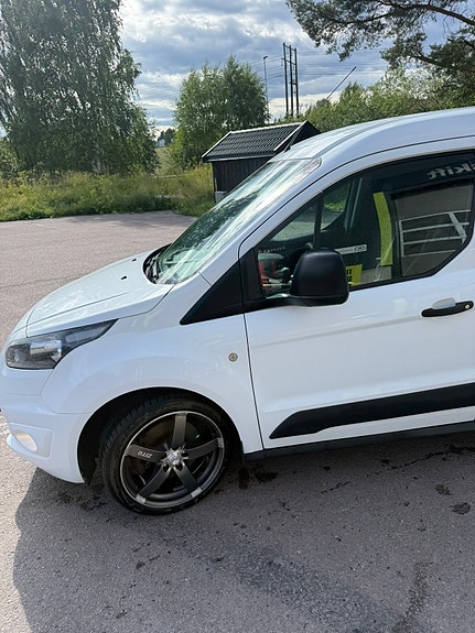 Ford Transit Connect 3 of 5