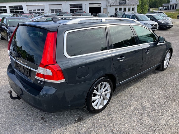 Volvo V70 3 of 5