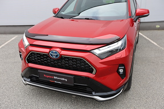 Toyota RAV4 Plug-in Hybrid 2 of 30