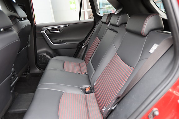 Toyota RAV4 Plug-in Hybrid 12 of 30
