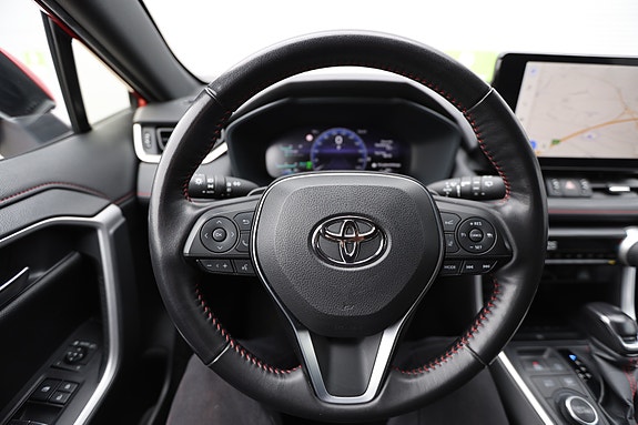Toyota RAV4 Plug-in Hybrid 16 of 30