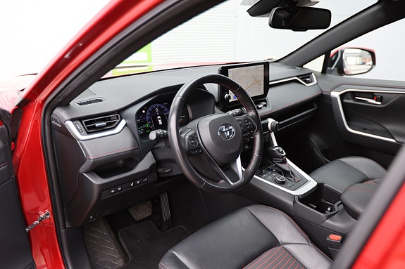 Toyota RAV4 Plug-in Hybrid 10 of 30