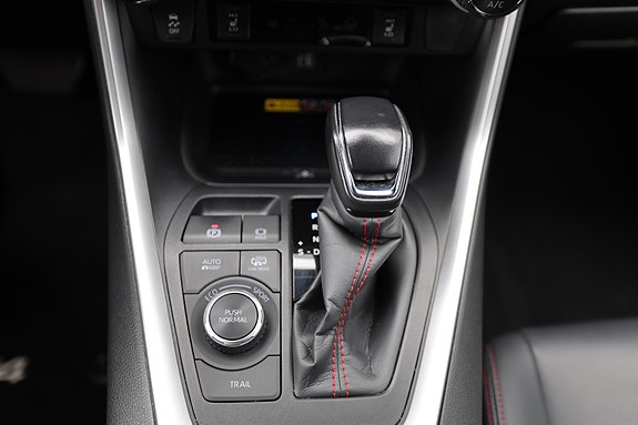 Toyota RAV4 Plug-in Hybrid 25 of 30