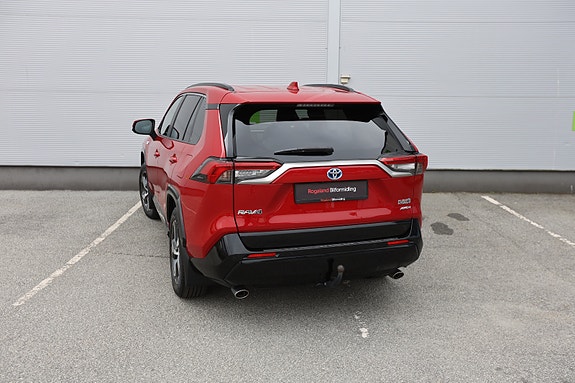 Toyota RAV4 Plug-in Hybrid 4 of 30