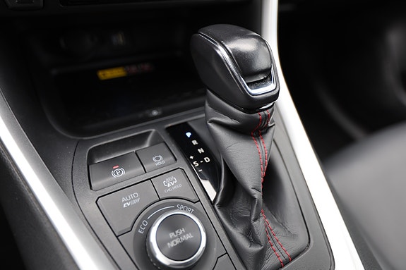 Toyota RAV4 Plug-in Hybrid 26 of 30