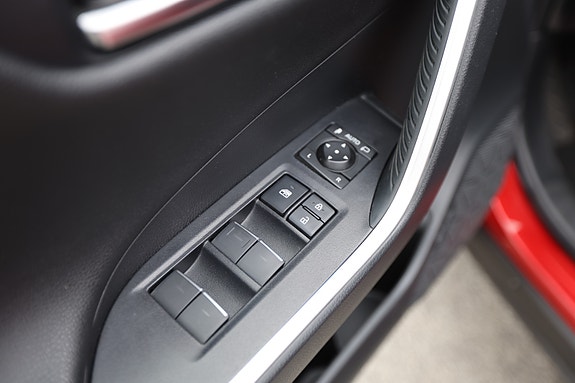 Toyota RAV4 Plug-in Hybrid 7 of 30