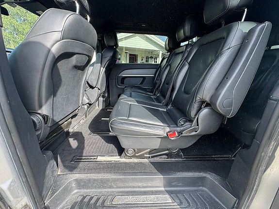 Mercedes-Benz V250 7 of 8