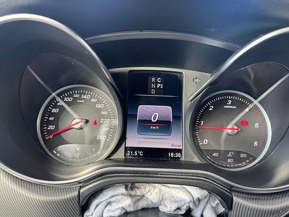 Mercedes-Benz V250 4 of 5