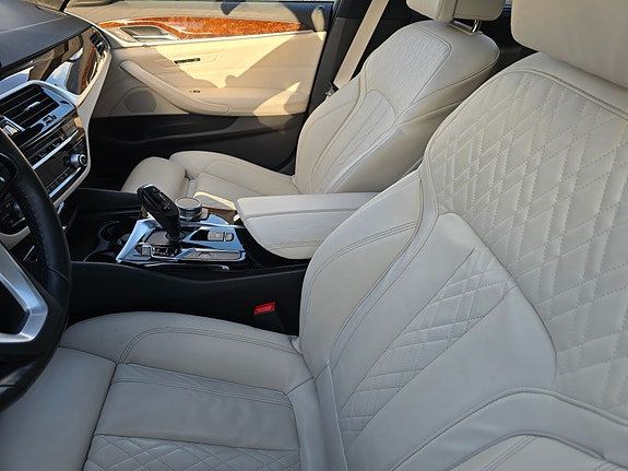 BMW 530e 3 of 5