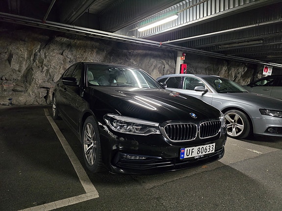 BMW 530e 2 of 5
