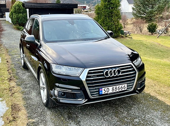 Audi Q7 3 of 5