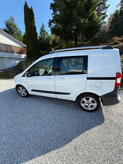 Ford Transit Courier 2 of 5
