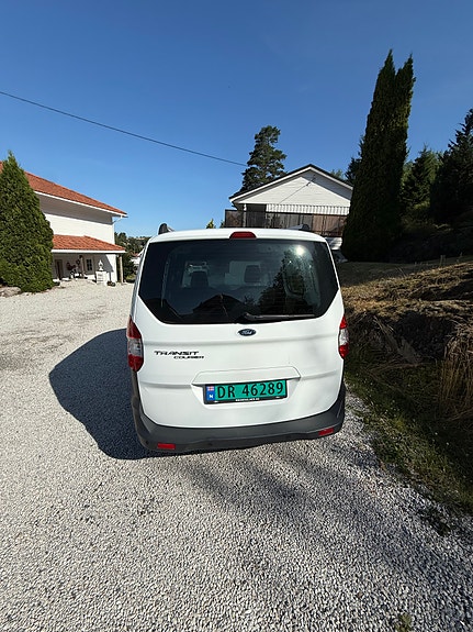 Ford Transit Courier 4 of 5