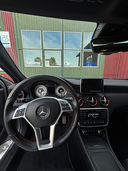 Mercedes-Benz A250 28 of 30