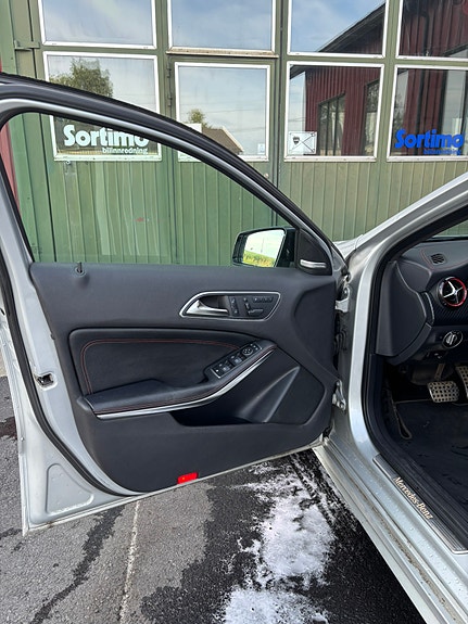 Mercedes-Benz A250 13 of 30