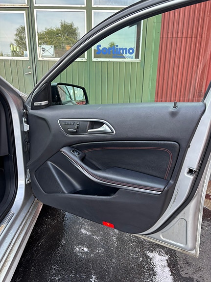 Mercedes-Benz A250 12 of 30