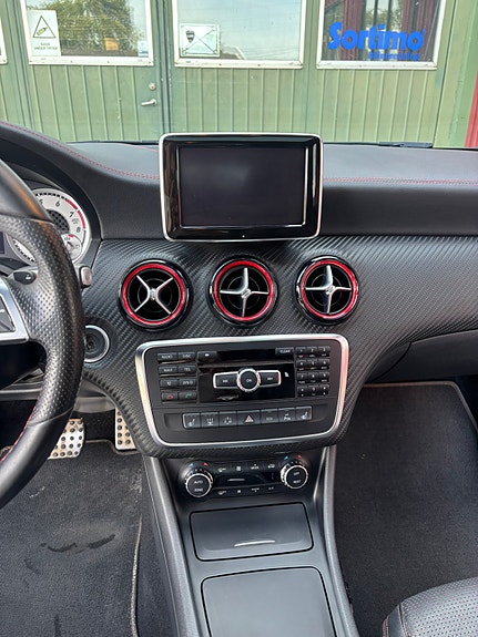 Mercedes-Benz A250 17 of 30