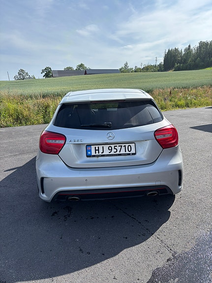 Mercedes-Benz A250 8 of 30