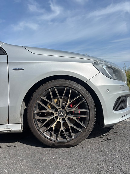 Mercedes-Benz A250 9 of 30