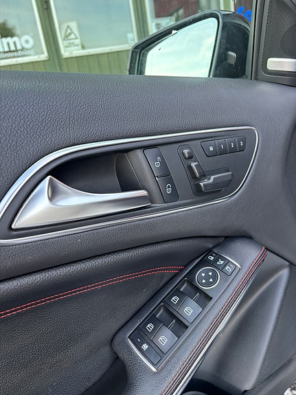 Mercedes-Benz A250 14 of 30