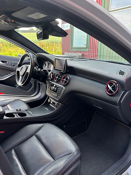 Mercedes-Benz A250 11 of 30