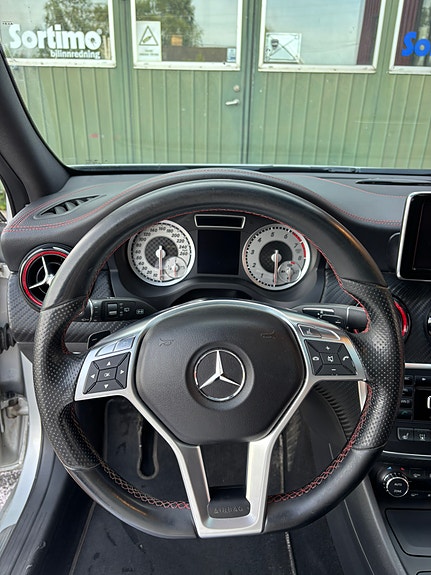 Mercedes-Benz A250 16 of 30