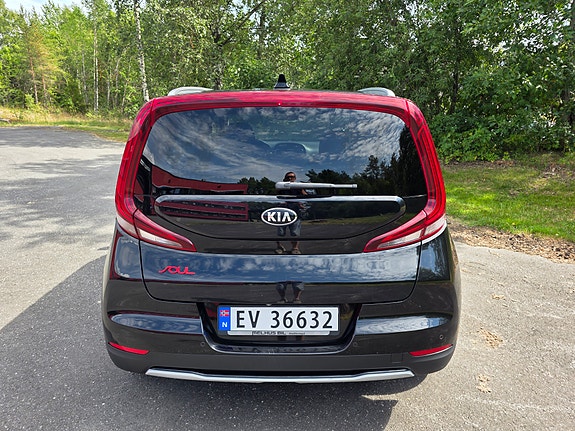 Kia e-Soul 2 of 5