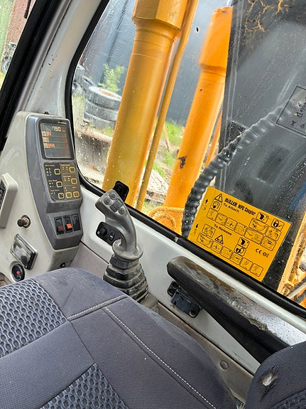 Hyundai 140 LCD-7 26 of 30