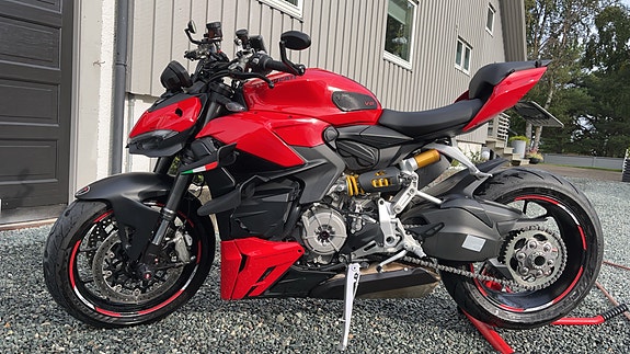 Ducati Streetfighter V2 4 of 11