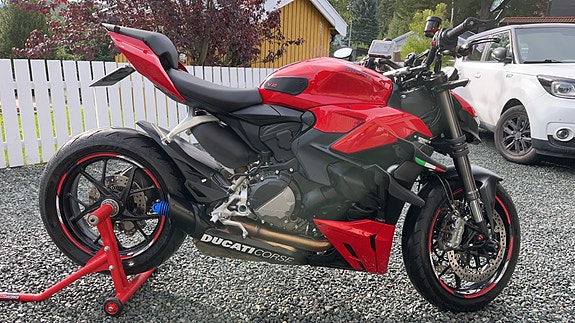 Ducati Streetfighter V2 2 of 11